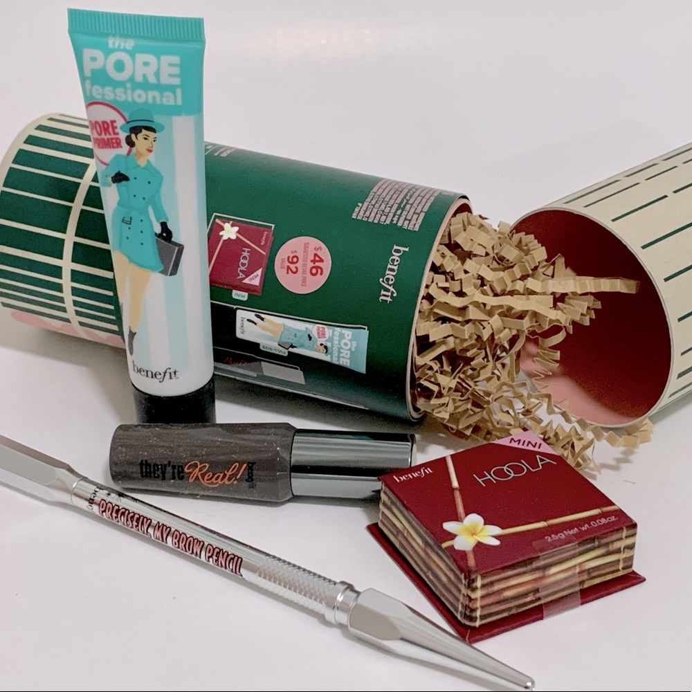 benefit Giftin’ Goodies Mini Mascarara, Brow Pencil, Pore Primer & Mini Hoola